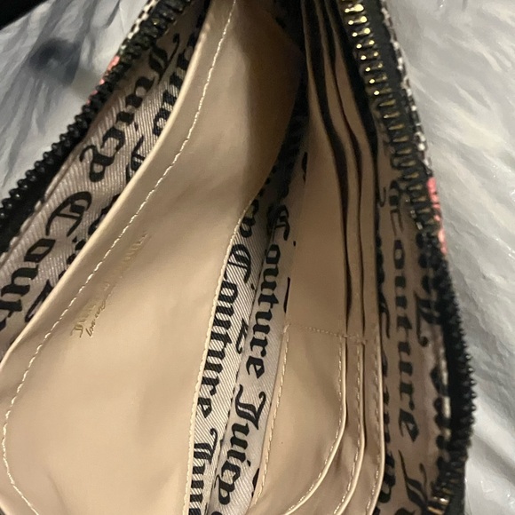 Juicy Couture Furget Me Not Black and Pink Floral Faux Leather Zipper Wristlet - Picture 4 of 6